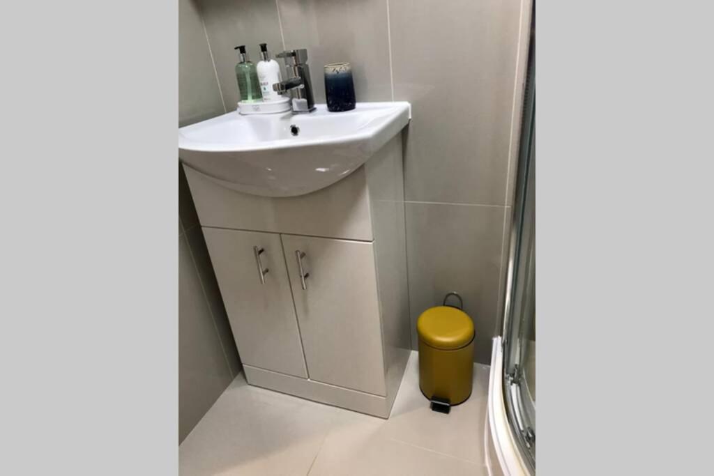 بيدفورد Marie'S Serviced Apartments- 2 Bedroom City Stay المظهر الخارجي الصورة