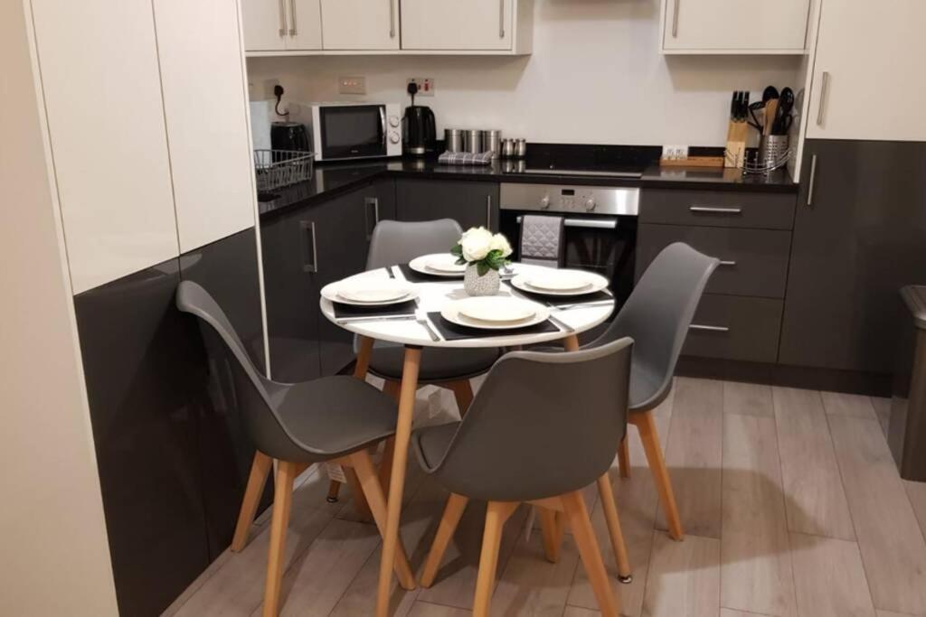 بيدفورد Marie'S Serviced Apartments- 2 Bedroom City Stay المظهر الخارجي الصورة